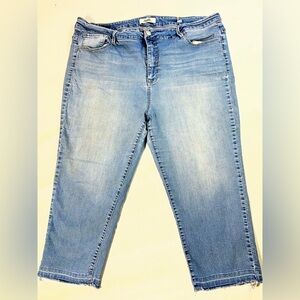 Angels Jeans Womens Size 22W  Light Blue Curvy Signature Capri Denim Pants A-6